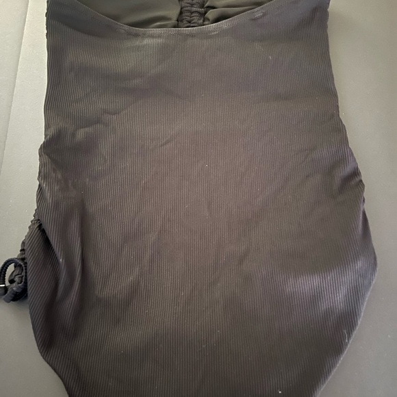 Aerie Bandeau Cut out one piece women’s large - Picture 3 of 3